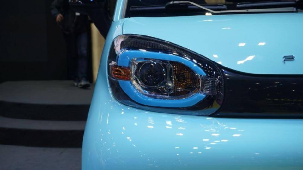 Cả hai phiên bản đều dùng mô-tơ điện có công suất tối đa 20 kW (khoảng 27 mã lực). Mẫu xe này cũng có vận tốc tối đa khoảng 100 km/h