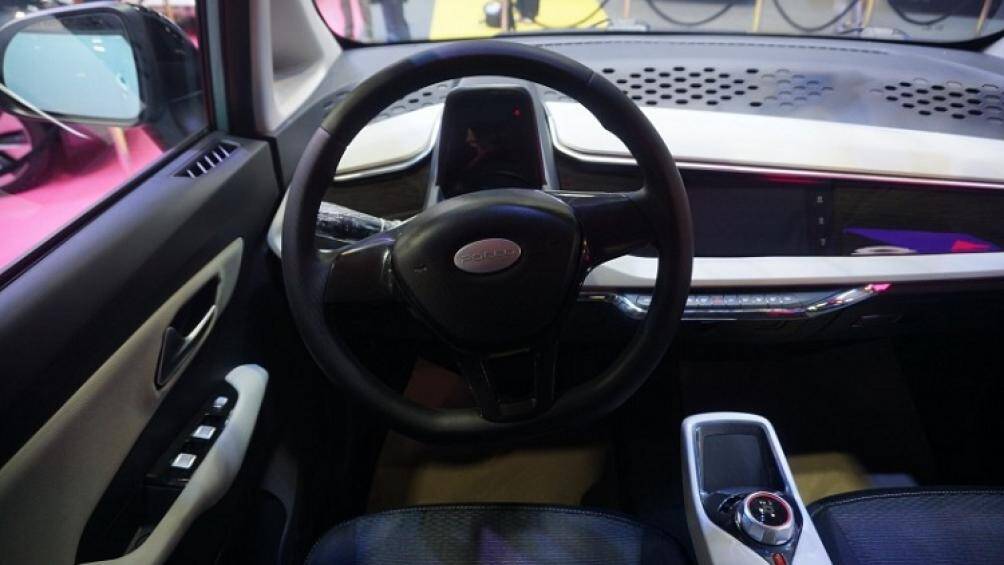 Ngoài ra, Pocco DD còn có những trang bị tiêu chuẩn như ghế bọc nỉ, 4 cửa sổ chỉnh điện, màn hình thông tin giải trí cảm ứng...