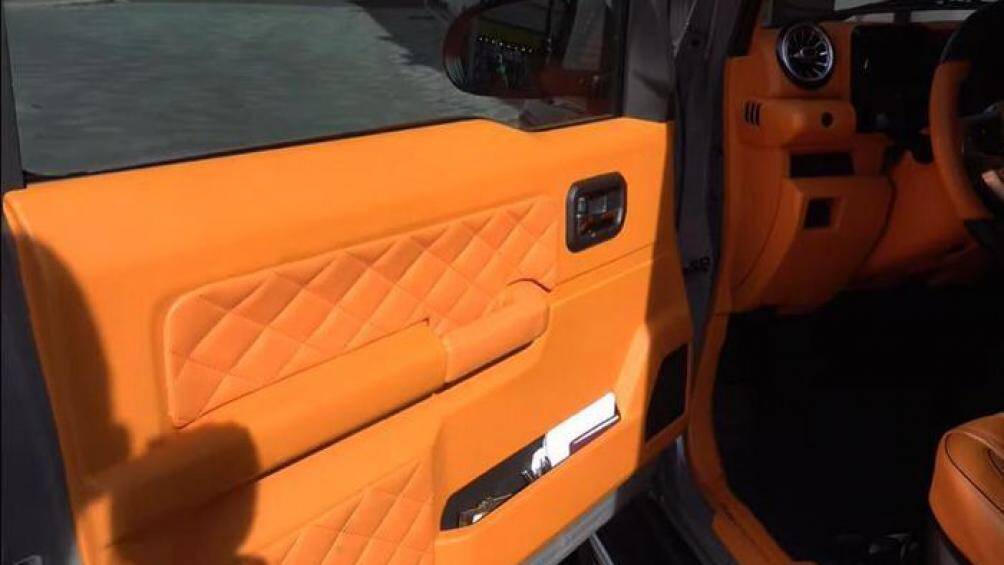 Chiếc Suzuki Jimny không chỉ đơn giản là có vẻ ngoài giống Mercedes G-Wagon mà còn tương đồng ở cả nội thất