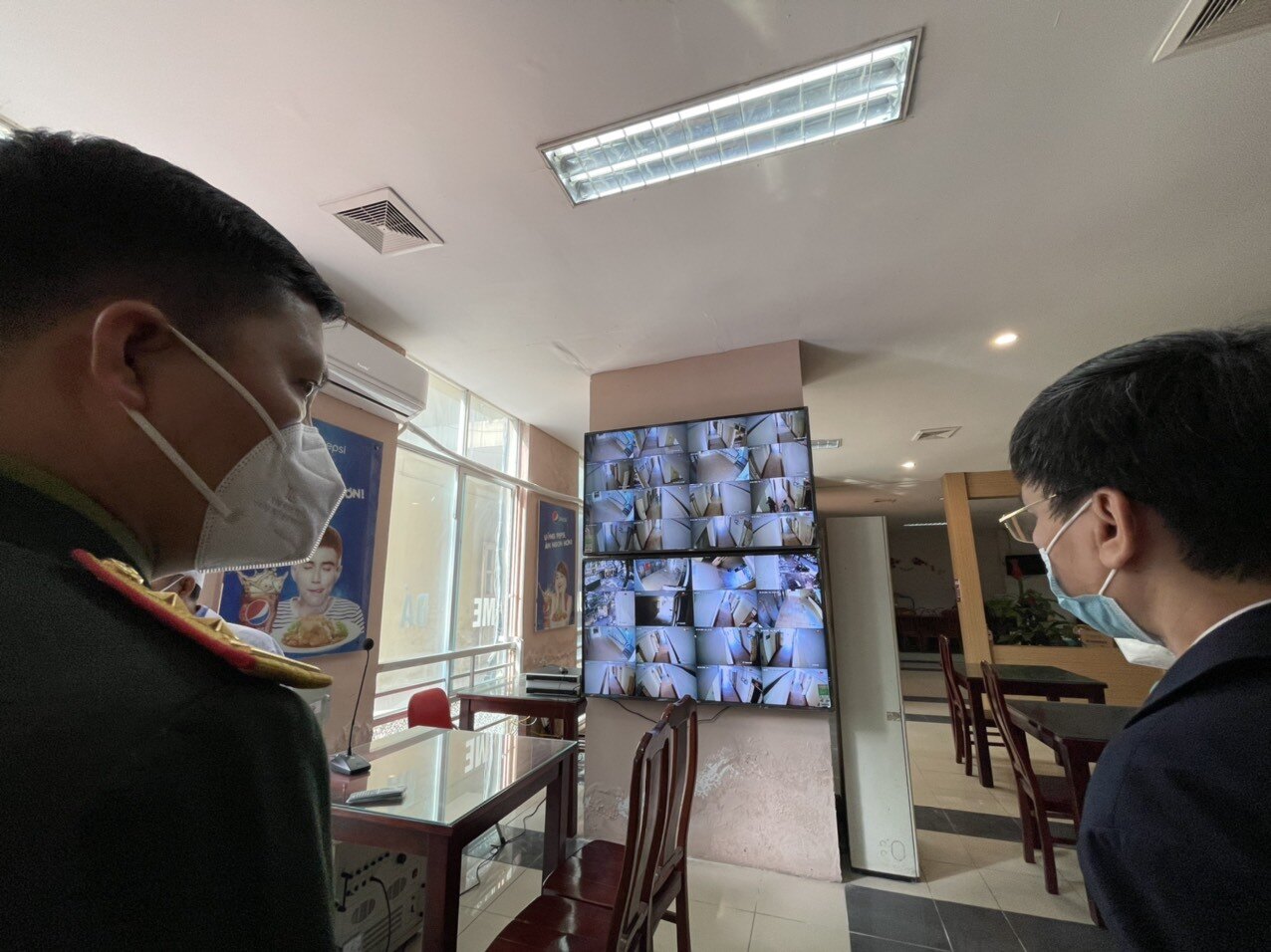 Hệ thống camera cũng được trang bị để đảm bảo an ninh, kiểm soát người ra vào khu điều trị.