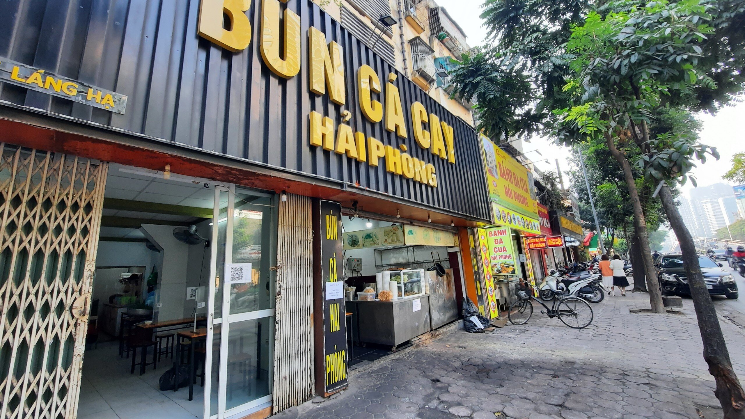 Đây là một trong những biện pháp được UBND quận Đống Đa chỉ đạo (áp dụng tương ứng cấp độ dịch 3) để phòng chống dịch Covid-19. Theo đó, các phòng, ban và UBND của 21 phường và các cơ quan, đơn vị liên quan phải triển khai thực hiện.