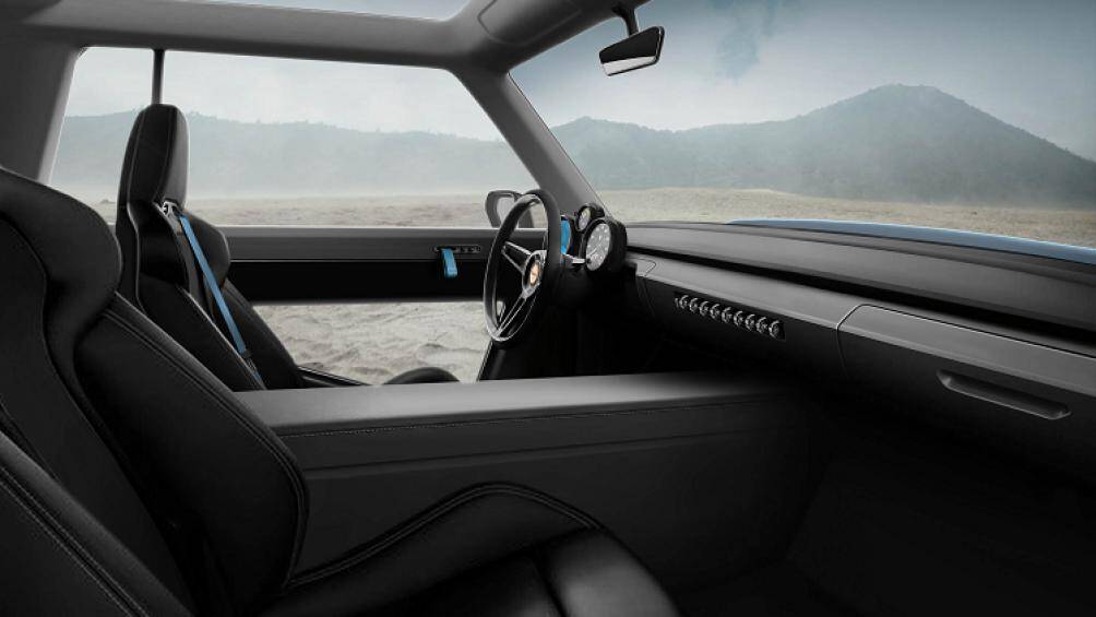 Ngoài ra, cabin còn có hộp đựng găng tay, máy sưởi, điều hòa nhiệt độ, ghế sưởi, cửa sổ trời tùy chọn và hệ thống âm thanh Bluetooth Kicker