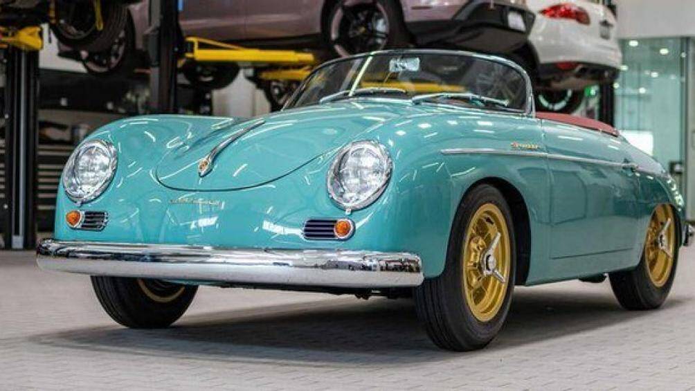 5. Porsche 356 Speedster: Ra mắt vào năm 1954, Porsche 356 Speedster vừa đảm bảo sự thực dụng vừa là một chiếc xe thể thao đẹp mắt