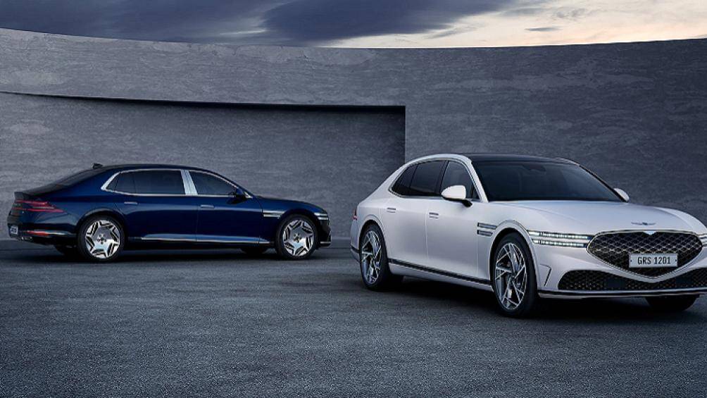 Đuôi xe cũng tái định vị lại ống xả, hốc gắn biển số để làm nổi bật thiết kế đèn hậu phía sau, cụm đèn hậu được thiết kế lại liền mạch