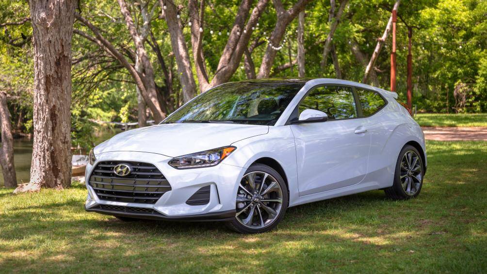 4. Hyundai Veloster Turbo R-Spec: Trong số tất cả các phiên bản của dòng xe Veloster, Turbo R-Spec được cho là có cảm giác lái thú vị nhất