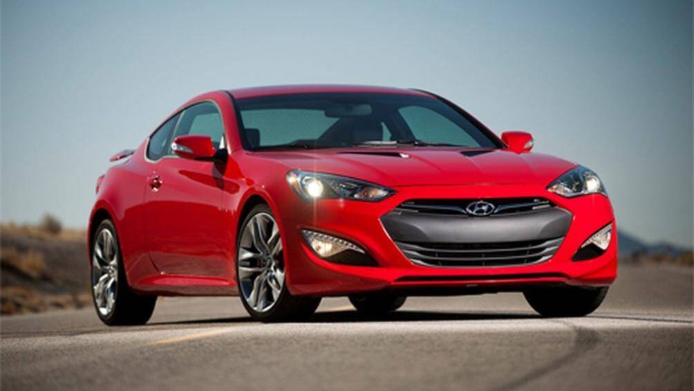 7. Hyundai Genesis Coupe: Xe sử dụng nền tảng với mẫu sedan hạng sang Genesis và là mẫu xe thể thao dẫn động cầu sau đầu tiên của Hyundai