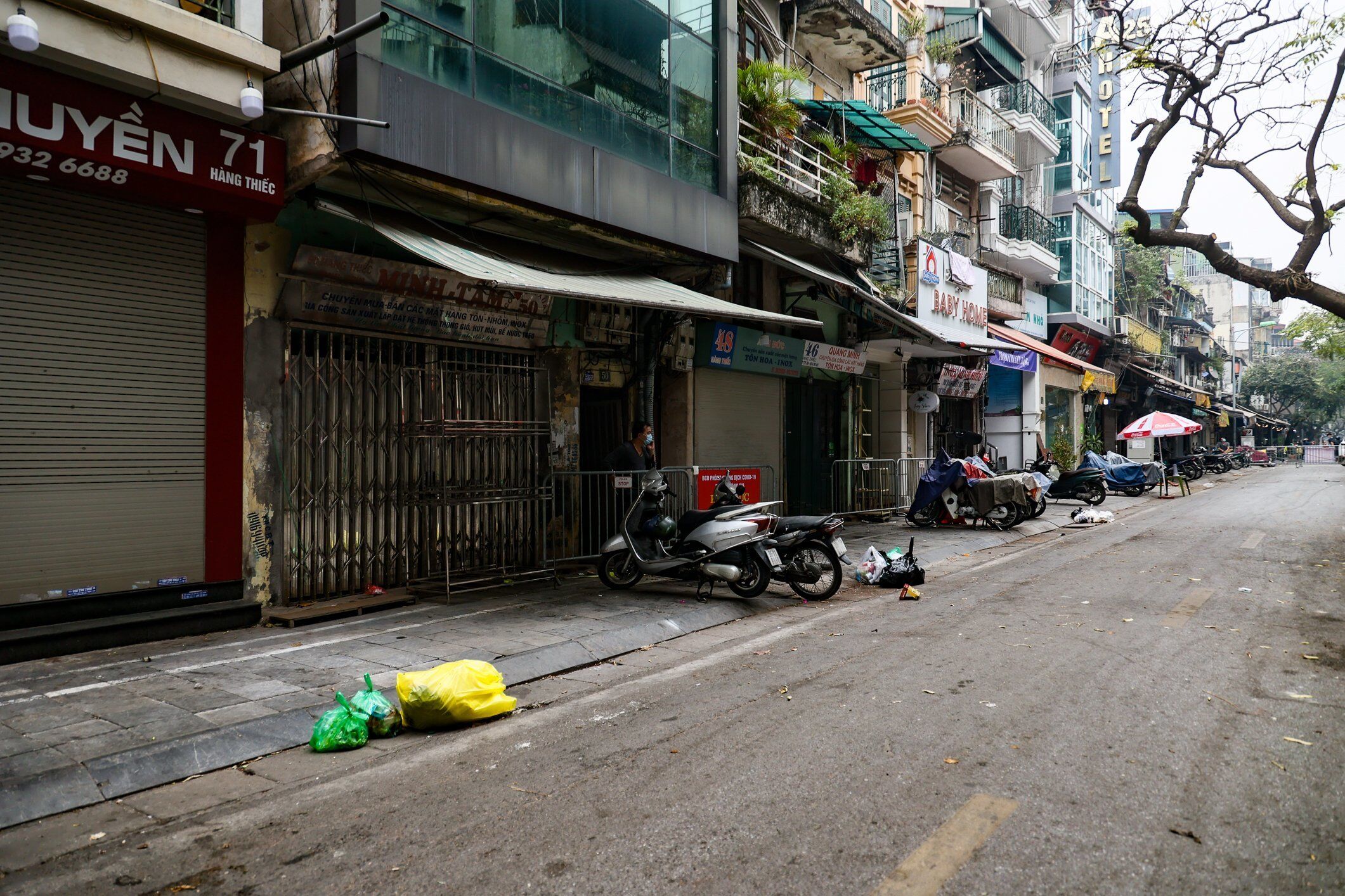 Theo UBND quận Hoàn Kiếm, từ ngày 18/7 đến nay, trên địa bàn ghi nhận 548 ca bệnh và hiện có 306 trường hợp đang điều trị. Đánh giá cấp độ dịch đến ngày 10/12, quận Hoàn Kiếm ở cấp độ 2.