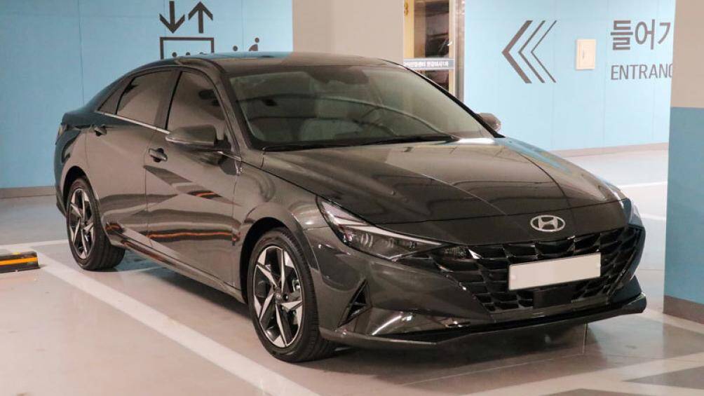 5. Hyundai Avante (doanh số: 5.441 chiếc)