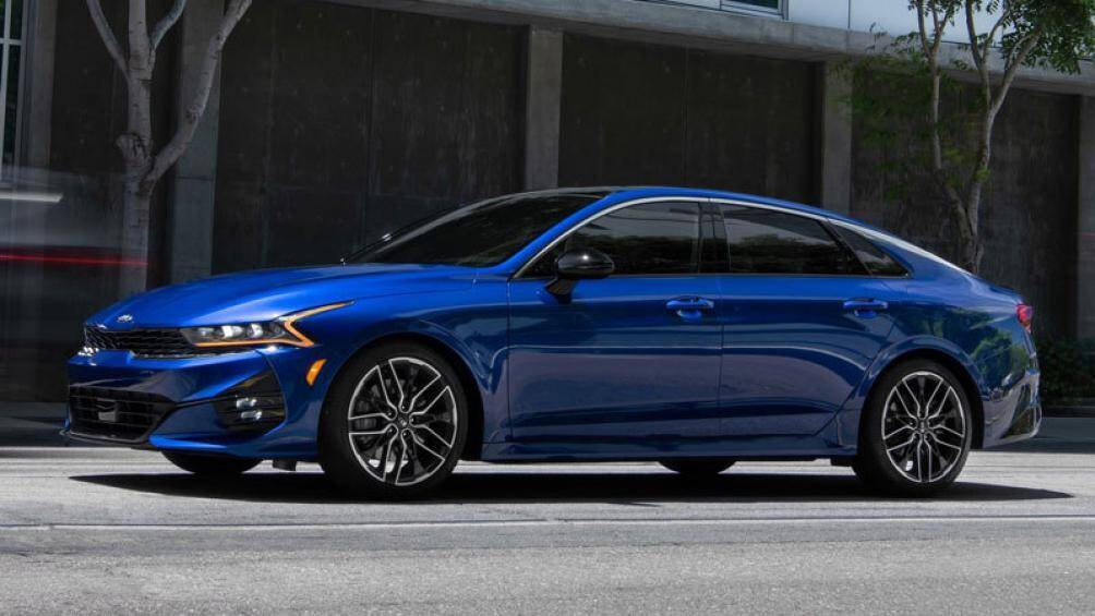 9. Kia K5 (doanh số: 4.483 chiếc)