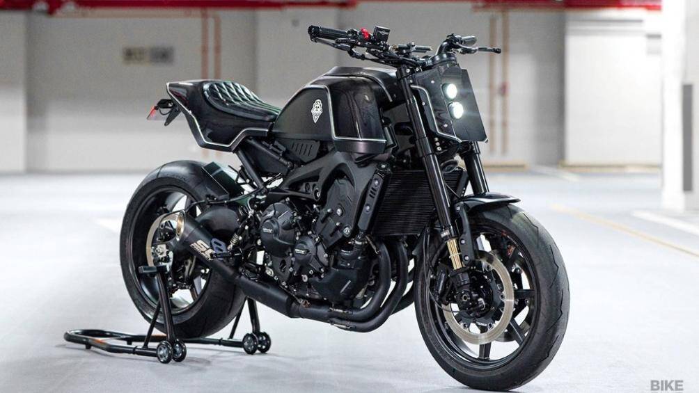 Streetfighter là từ ngữ dùng để nói đến những mẫu xe độ, sở hữu những đường nét lai giữa nakedbike và sportbike