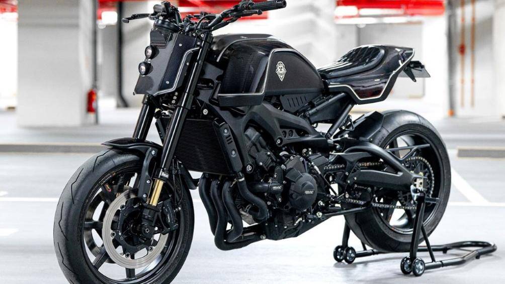 Cặp đèn xi-nhan cùng đèn hậu LED được phát triển bởi Winston cùng Koso. Xe đã được trang bị cho bản độ hệ thống treo Ohlins phía trước