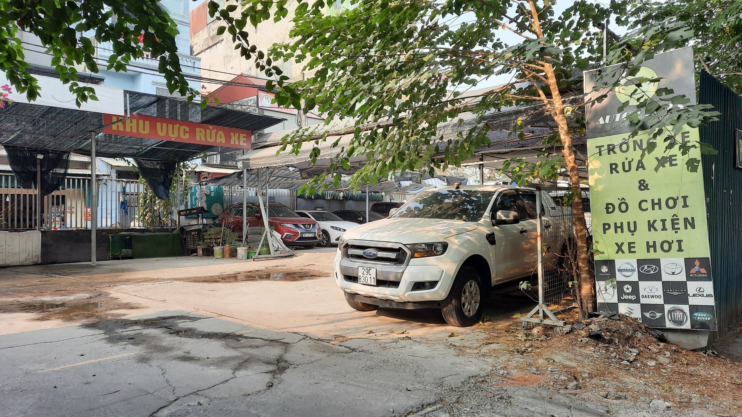 Tháng 5/2018, UBND quận Cầu Giấy cũng đã thực hiện cưỡng chế các công trình trái phép và dựng hàng rào tôn xung quanh dự án.