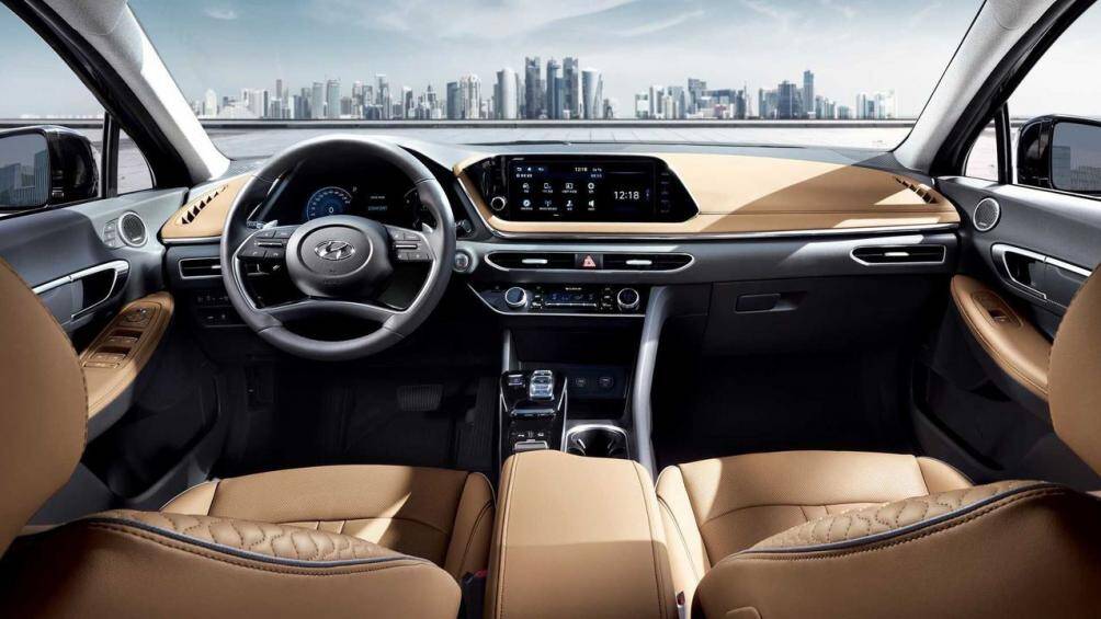 9. Hyundai Sonata 2022: Hyundai Sonata mới có nhiều không gian hơn, bảng điều khiển được thiết kế gọn gàng, giá xe chỉ từ 25.155 USD