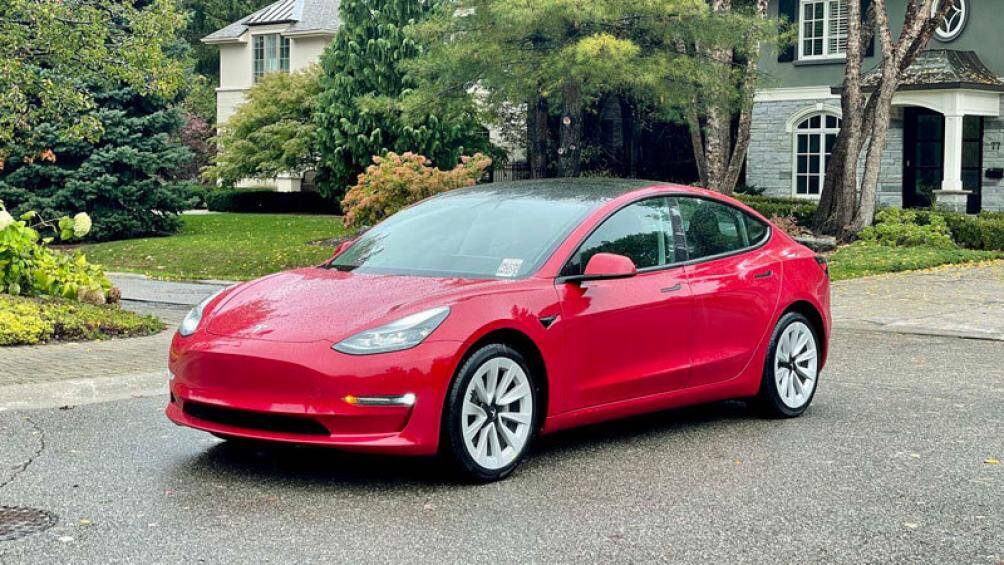 Xe điện tốt nhất: Tesla Model 3