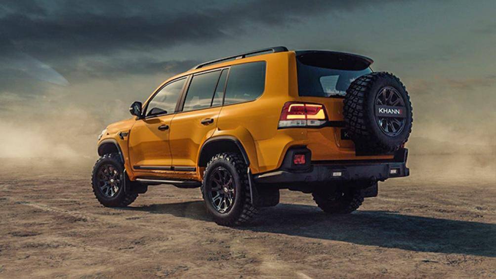 Ngoài ra, còn có các vòm bánh xe rộng hơn chứa bộ lốp chuyên dụng Offroad, bánh xe dự phòng cản sau với nhiều tấm ốp bằng nhựa để bảo vệ