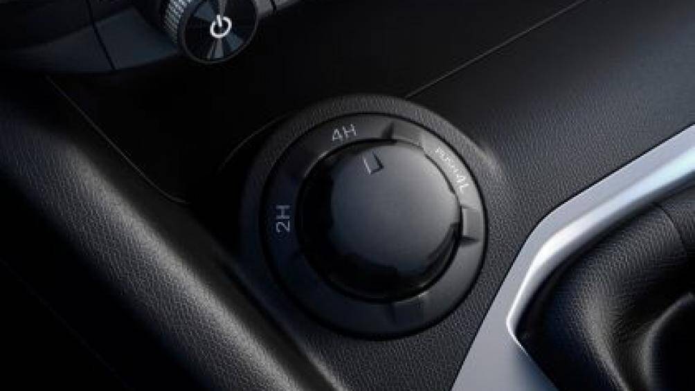 Các tính năng an toàn trên Peugeot Landtrek có thể kể đến như 6 túi khí, hệ thống ESP, hỗ trợ đổ đèo, hệ thống chống trượt ASE, cảnh báo chệch làn...