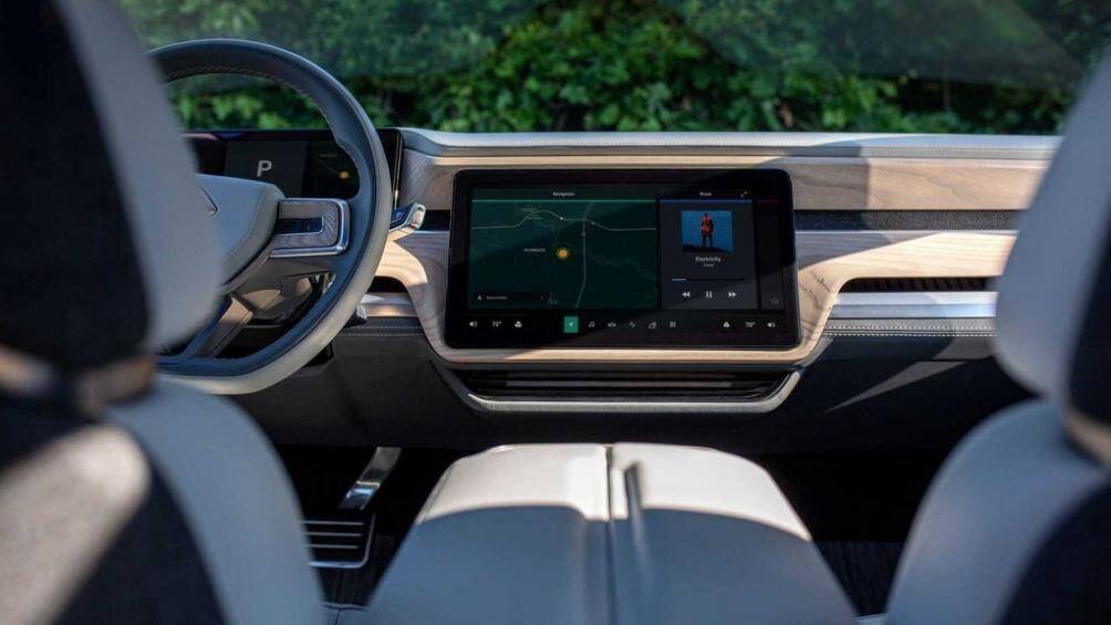 Tính đến ngày 15/12, có 652 chiếc được sản xuất và 386 chiếc đã được giao (bao gồm cả hai chiếc R1S)