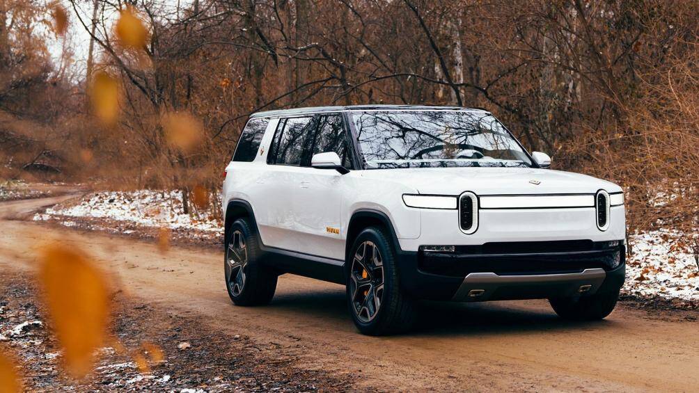 Mức giá xe Rivian R1S và R1T công bố tại thị trường Mỹ lần lượt cho hai phiên bản là: SUV 70.000 đến 75.500 USD (khoảng 1 tỷ - 1,7 tỷ đồng)