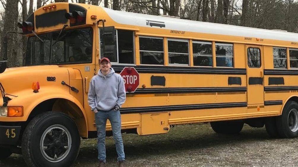 Để cải tạo lại chiếc xe, Caleb đã tốn thêm 7.000 USD để hoàn thiện, biến nó trở thành "ngôi nhà di động" tiện nghi