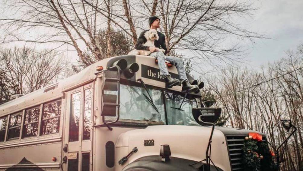 Caleb đã phải học cách tận dụng tốt nhất những vật liệu mà mình có sẵn, cách tái sử dụng một số vật dụng khác nhau nhằm tiết kiệm chi phí