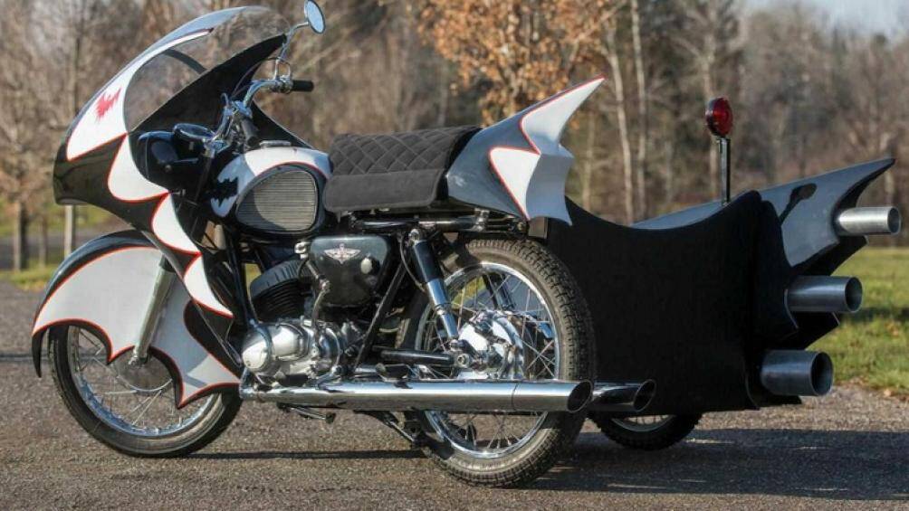 Mẫu xe này được thiết kế giống các mẫu xe sử dụng trong series phim truyền hình Batman thập niên 1960