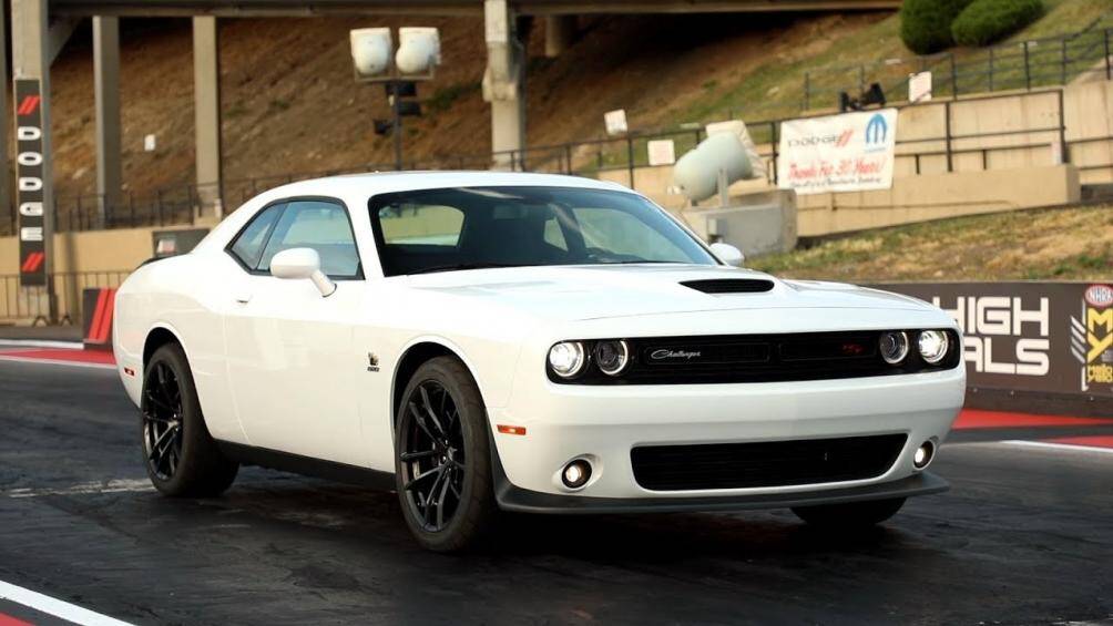 9. Dodge Challenger R/T Scat Pack (giá khởi điểm: 42.225 USD)