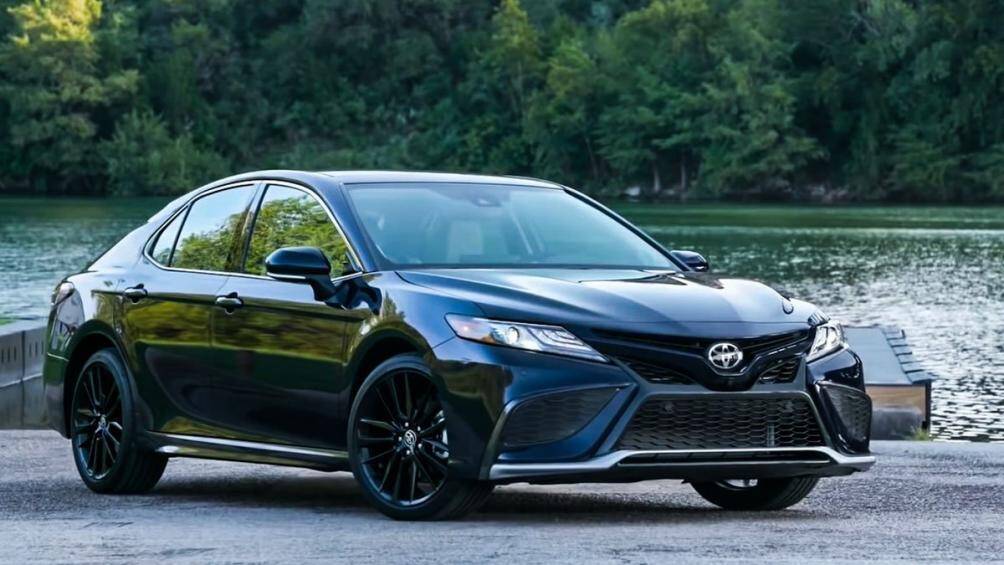 1. Toyota Camry (doanh số: 344.420 chiếc)