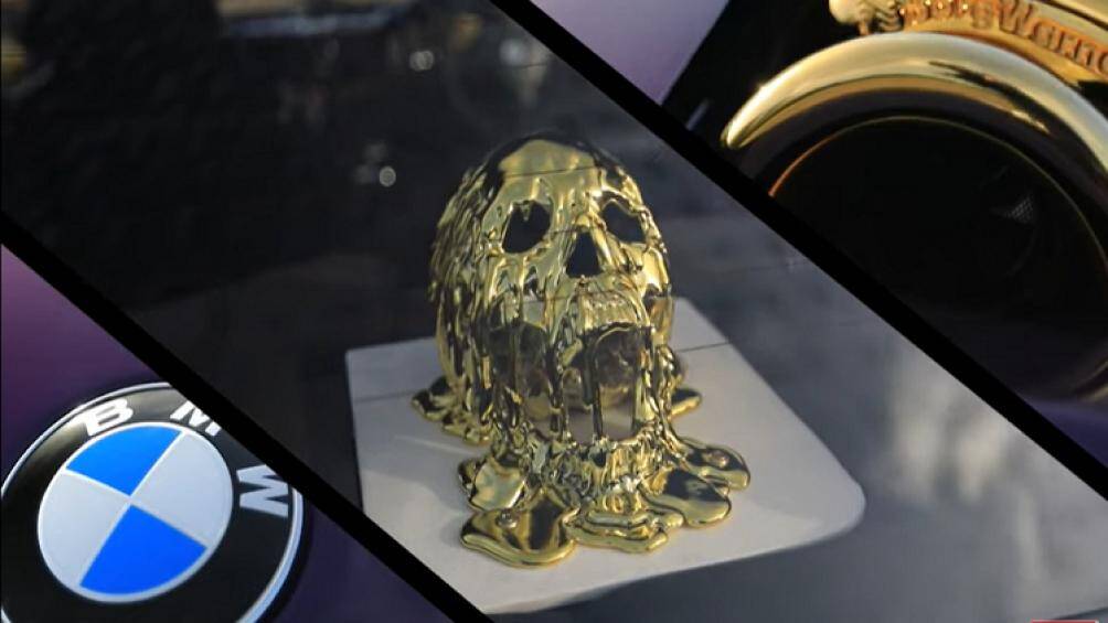 Một điểm thú vị khác là những chiếc đồng hồ bỏ túi nằm trên nắp bình chứa dầu, bộ làm mát sạc và bình xăng