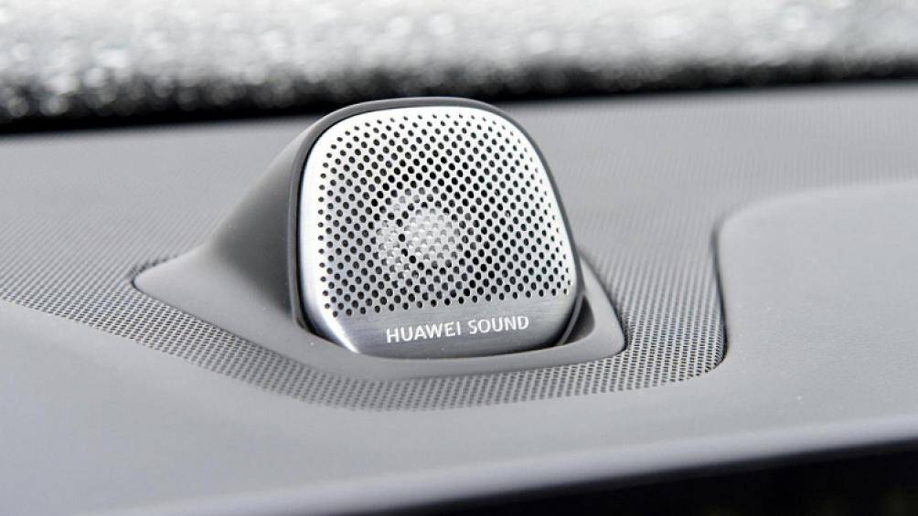 Tại thị trường Trung Quốc, giá xe Huawei AITO M5 có mức dao động từ 250.000 - 320.000 Nhân dân tệ (875 triệu đến 1,12 tỷ đồng). Xe sẽ được bán ra vào tháng 2 năm nay