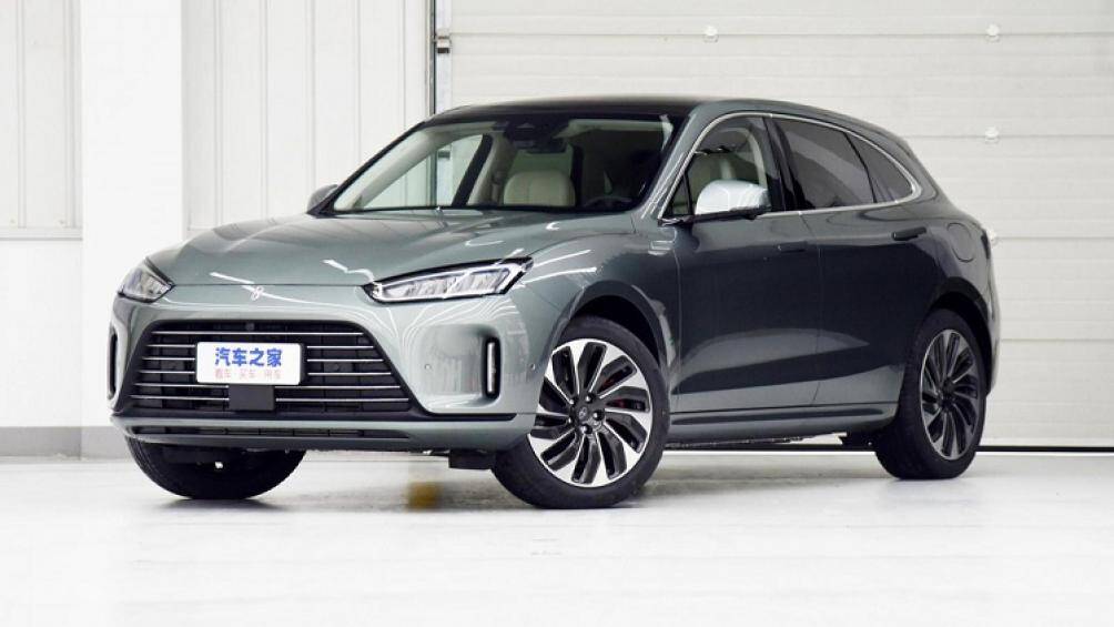 Sau 5 ngày ra mắt, mẫu xe này đã được hơn 6.000 khách hàng Trung Quốc đặt mua. Thông tin này được chính nhân viên Huawei Bắc Kinh hé lộ