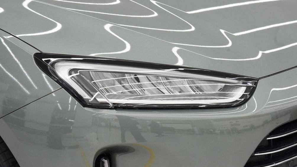 Huawei AITO M5 là mẫu xe điện đi kèm động cơ xăng để tăng phạm vi hoạt động