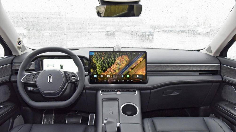 Tại thị trường Trung Quốc, Huawei AITO M5 có 3 phiên bản, bao gồm tiêu chuẩn, Performance và Flagship