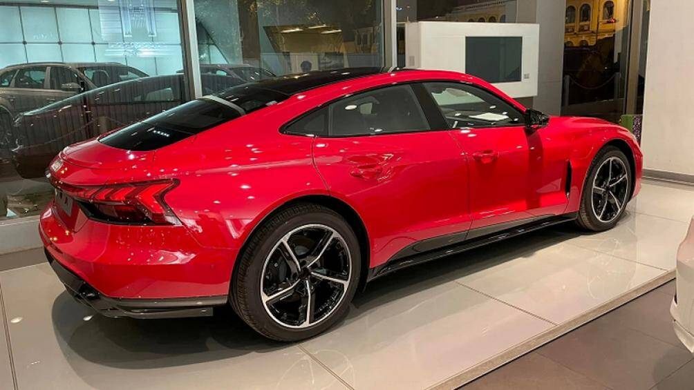 Tuy nhiên, cần thêm 4 tháng sau đó mẫu xe này mới xuất hiện tại showroom chính hãng