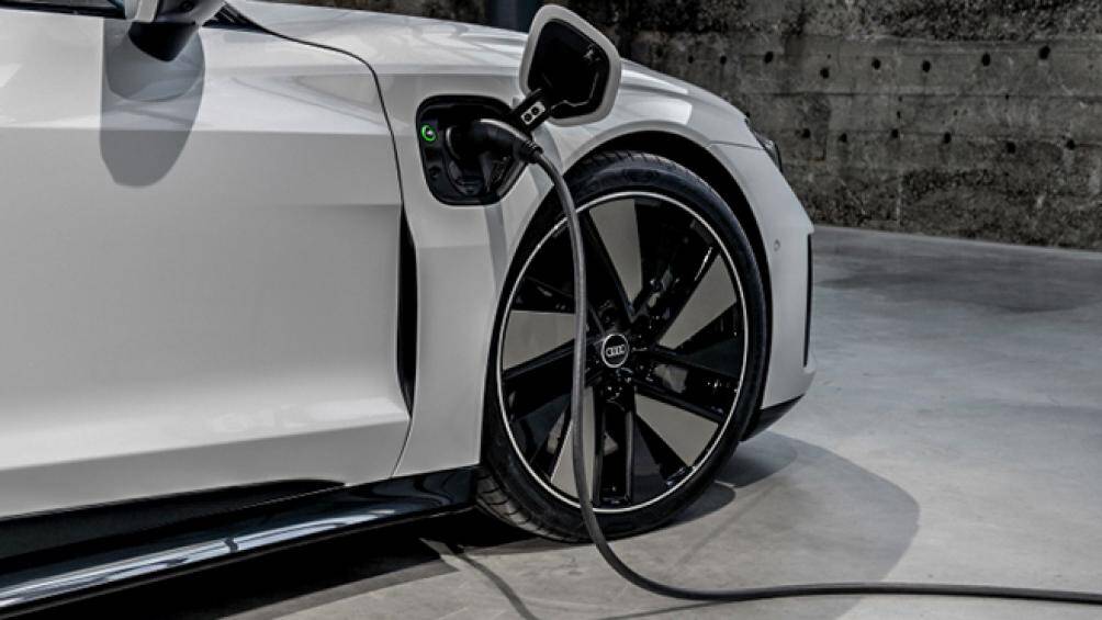 Pin Lithium-ion giống nhau trên cả hai mẫu RS và quattro của e-tron GT, đó là loại pin 86 kWh