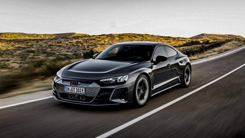 Trong khi đó, phiên bản RS E-Tron GT có công suất cao hơn với 589 mã lực và 830 Nm