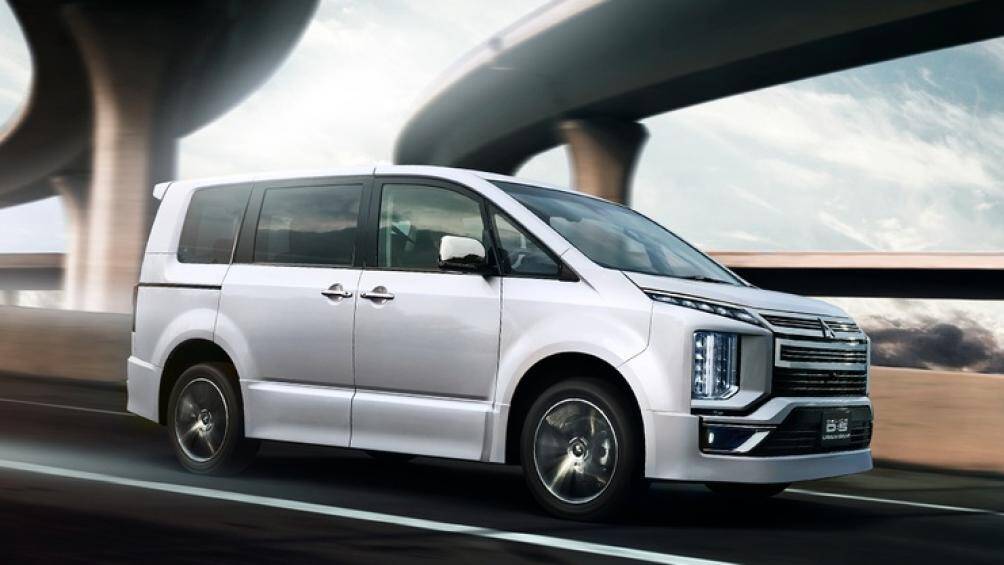 Ở phía trước, xe gây ấn tượng với lưới tản nhiệt Dynamic Shield cỡ lớn được làm vuông vức tương tự Xpander 2021