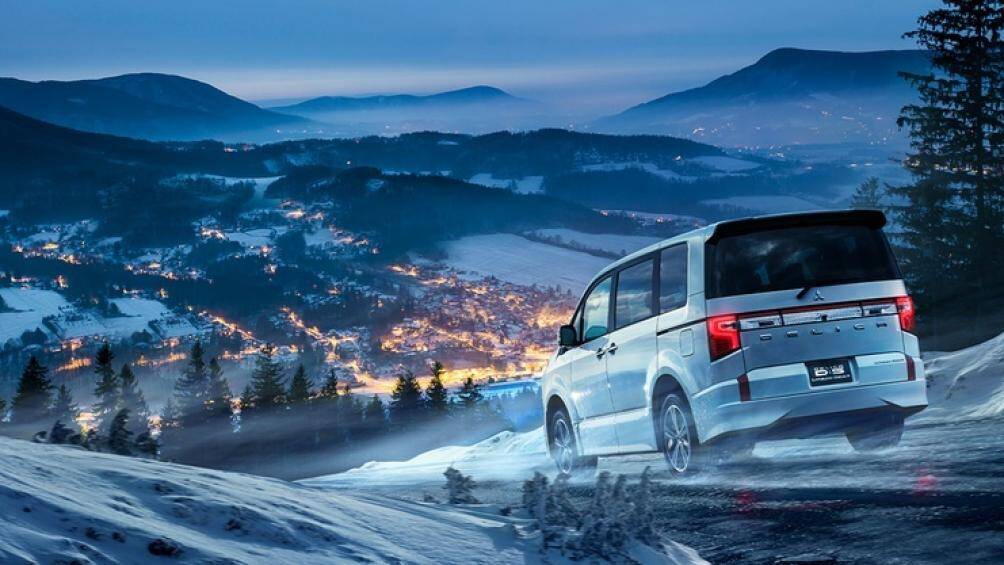 So với đời trước, Delica D:5 có vẻ ngoài thể thao và hiện đại hơn. Xe hiện đang có giá bán từ 38.100 USD (864 triệu đồng)