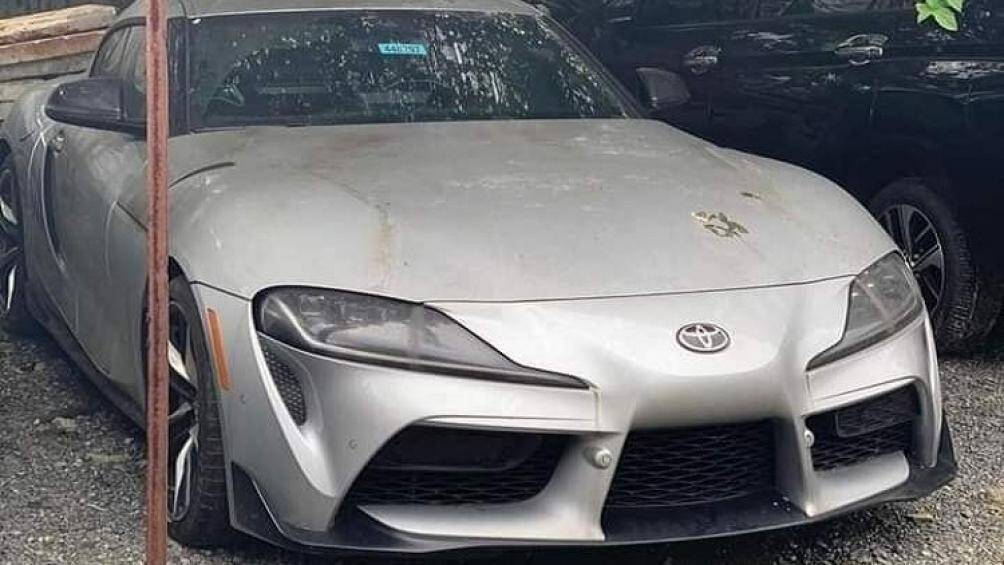 Vào cuối tháng 9/2021, trên mạng xã hội đã lan truyền hình ảnh về mẫu xe thể thao Toyota Supra thế hệ thứ 5 bị bỏ xó, phủ bụi