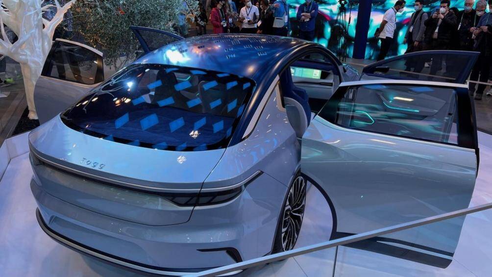 Mẫu concept có cái tên kỳ lạ này mang hình dáng của một chiếc sedan/fastback cỡ lớn với tỷ lệ cân đối và ngôn ngữ thiết kế gọn gàng