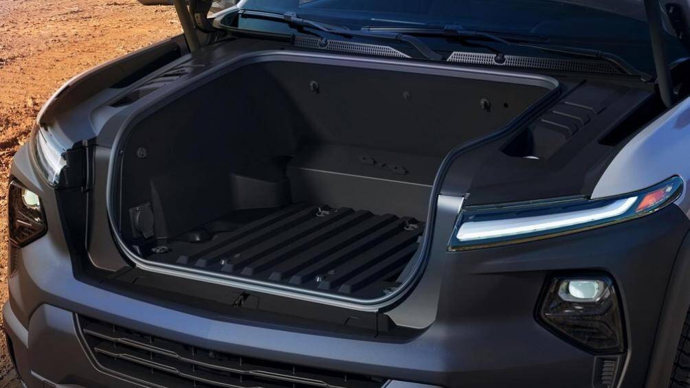 Bên dưới nắp ca-pô của Chevrolet Silverado EV 2024 không phải là khoang động cơ mà là khoang hành lý nhỏ để đồ có tên eTrunk