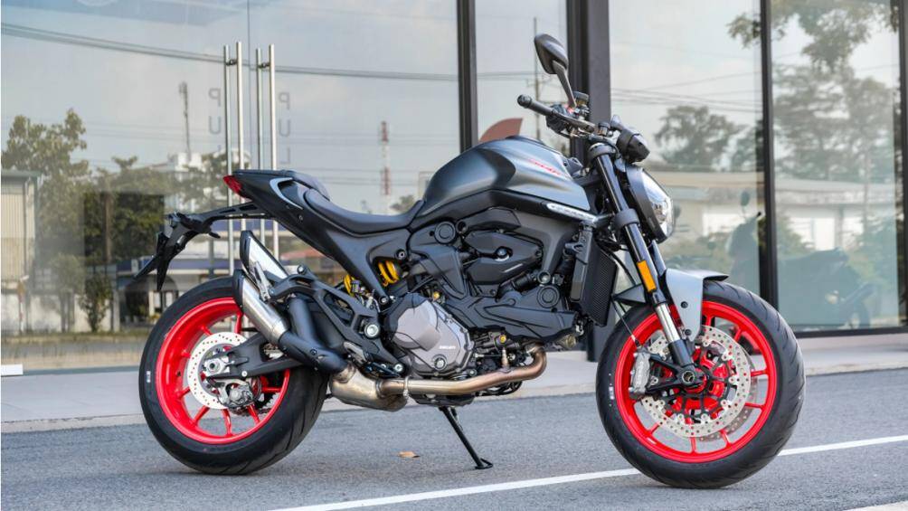 Ở thế hệ mới, Ducati chỉ đặt tên cho mẫu xe bán chạy nhất của mình là Monster, không đi kèm dung tích động cơ đằng sau như những mẫu xe trước