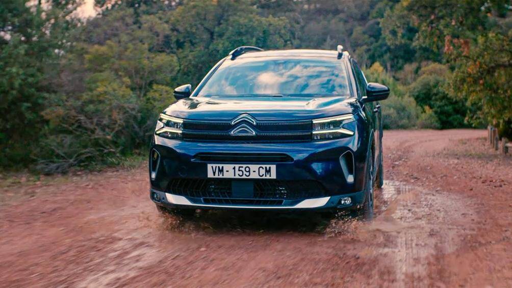 Thiết lập này mang lại cho chiếc xe công suất kết hợp là 222 mã lực và phạm vi hoạt động chỉ chạy bằng điện là 55 km