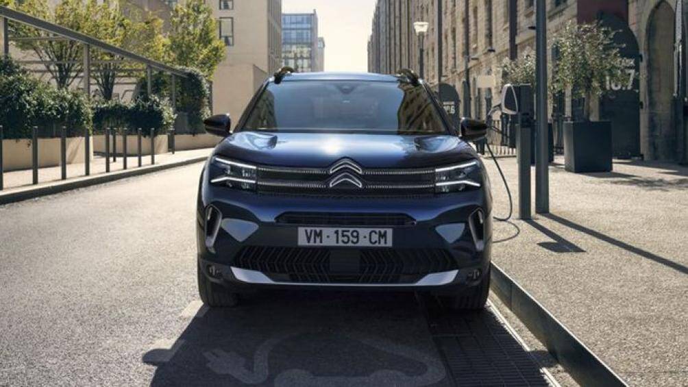 Citroen C5 Aircross 2022 sẽ đến các đại lý châu Âu vào mùa hè này và cung cấp sự kết hợp quen thuộc của hệ truyền động xăng, diesel và plug-in hybrid