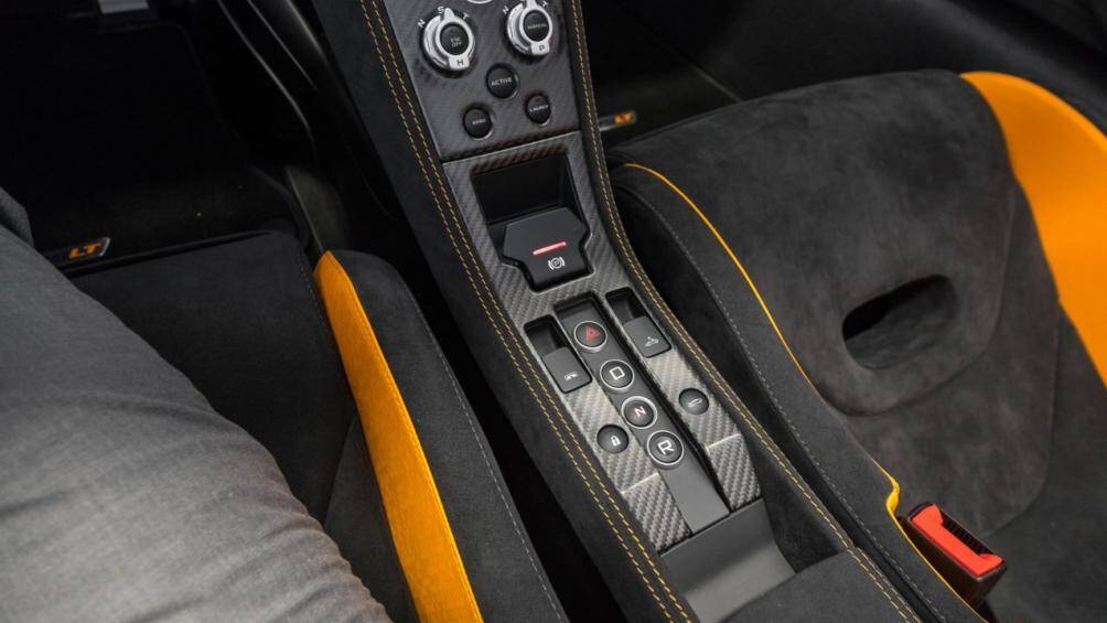 Với dung tích động cơ lớn hơn 3.0L, siêu xe này sẽ có giá lăn bánh sau thuế tại Việt Nam trên 15 tỷ đồng