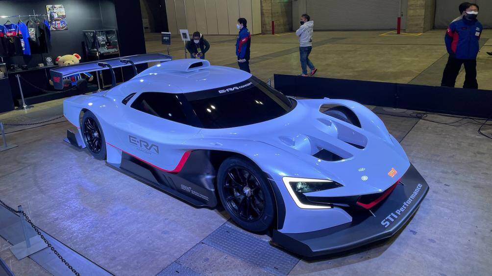 STI E-RA Concept trang bị 4 mô tơ điện mô-men xoắn, mỗi mơ tơ đặt ở gần một bánh xe, cho phép Subaru triển khai công nghệ vectơ mô-men xoắn 4 bánh