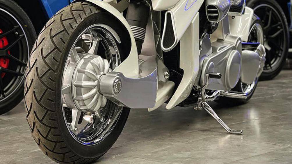 Ngay từ thời điểm 2010 khi chiếc V-Rex đầu tiên tới Việt Nam, mức giá của dòng xe này sau khi ra biển đã lên tới khoảng 1,5 tỷ đồng