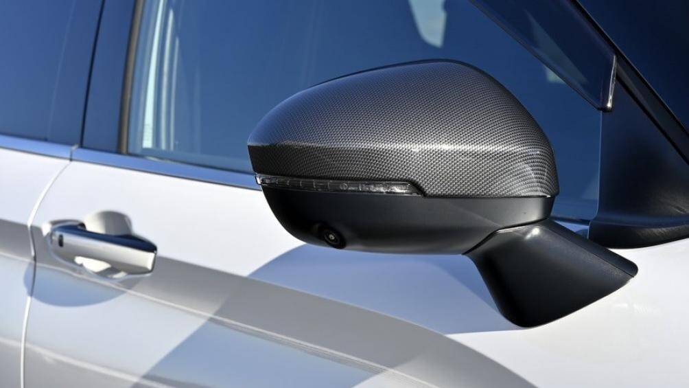 Dự kiến, Mitsubishi Outlander Ralliart Style sẽ chính thức được bày bán tại thị trường Nhật Bản vào tháng 3 năm nay. Giá xe hiện chưa được tiết lộ