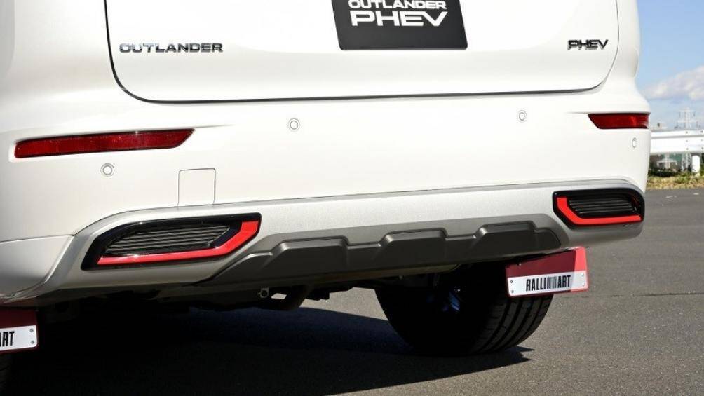 Động cơ kết hợp với mô-tơ điện trên cầu trước có công suất tối đa 114 mã lực và mô-tơ điện trên cầu sau mạnh 134 mã lực, tổng công suất tối đa 224 mã lực