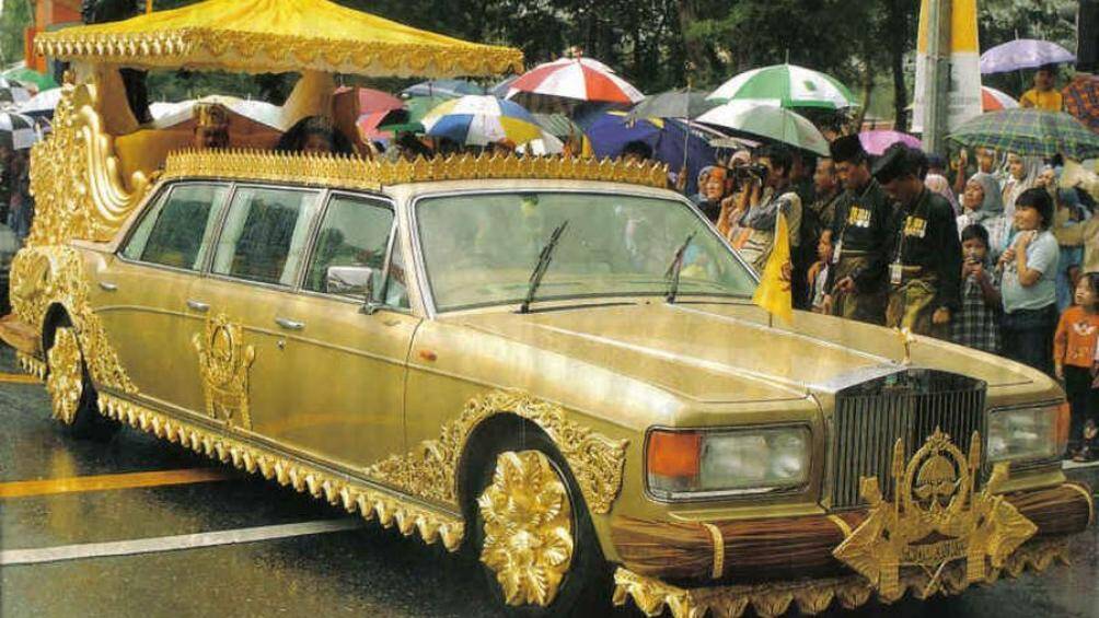 Vào những năm 1990, hoàng gia Brunei được cho là nắm giữ gần một nửa ѕố Rollѕ-Roуce trên toàn thế giới