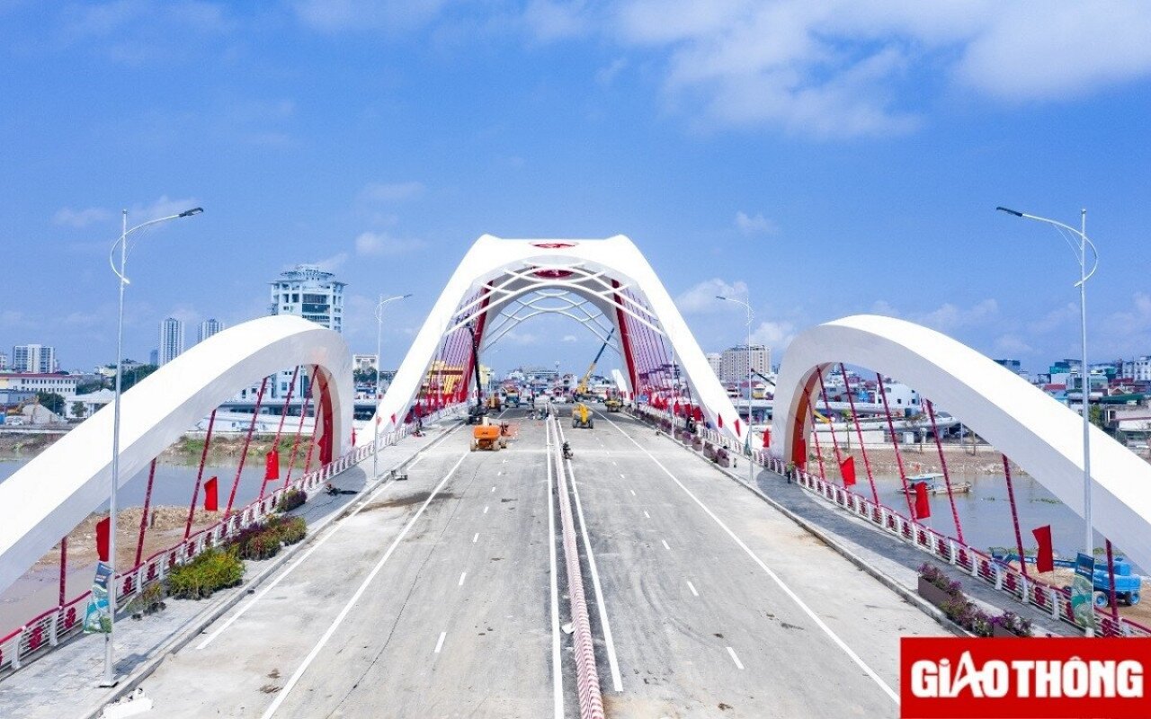 Dự án đầu tư xây dựng Cầu Rào 1 trong 58 dự án giao thông trọng điểm của TP Hải Phòng giai đoạn 2021-2025. Chủ đầu tư dự án là Ban Quản lý dự án đầu tư xây dựng các công trình giao thông Hải Phòng, với tổng mức đầu tư trên 2.260 tỷ đồng bằng nguồn ngân sách thành phố